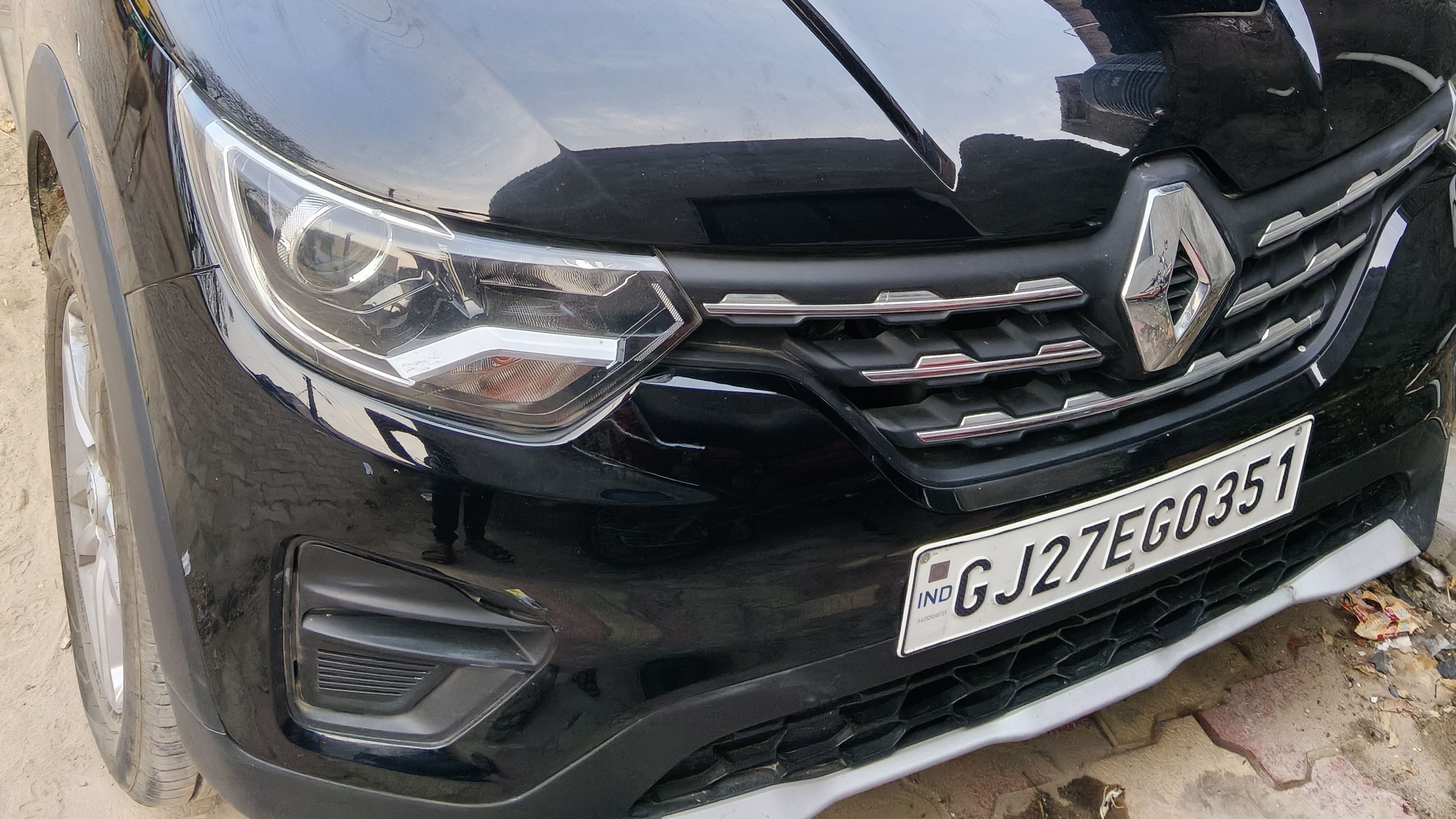 Renault Triber image 1