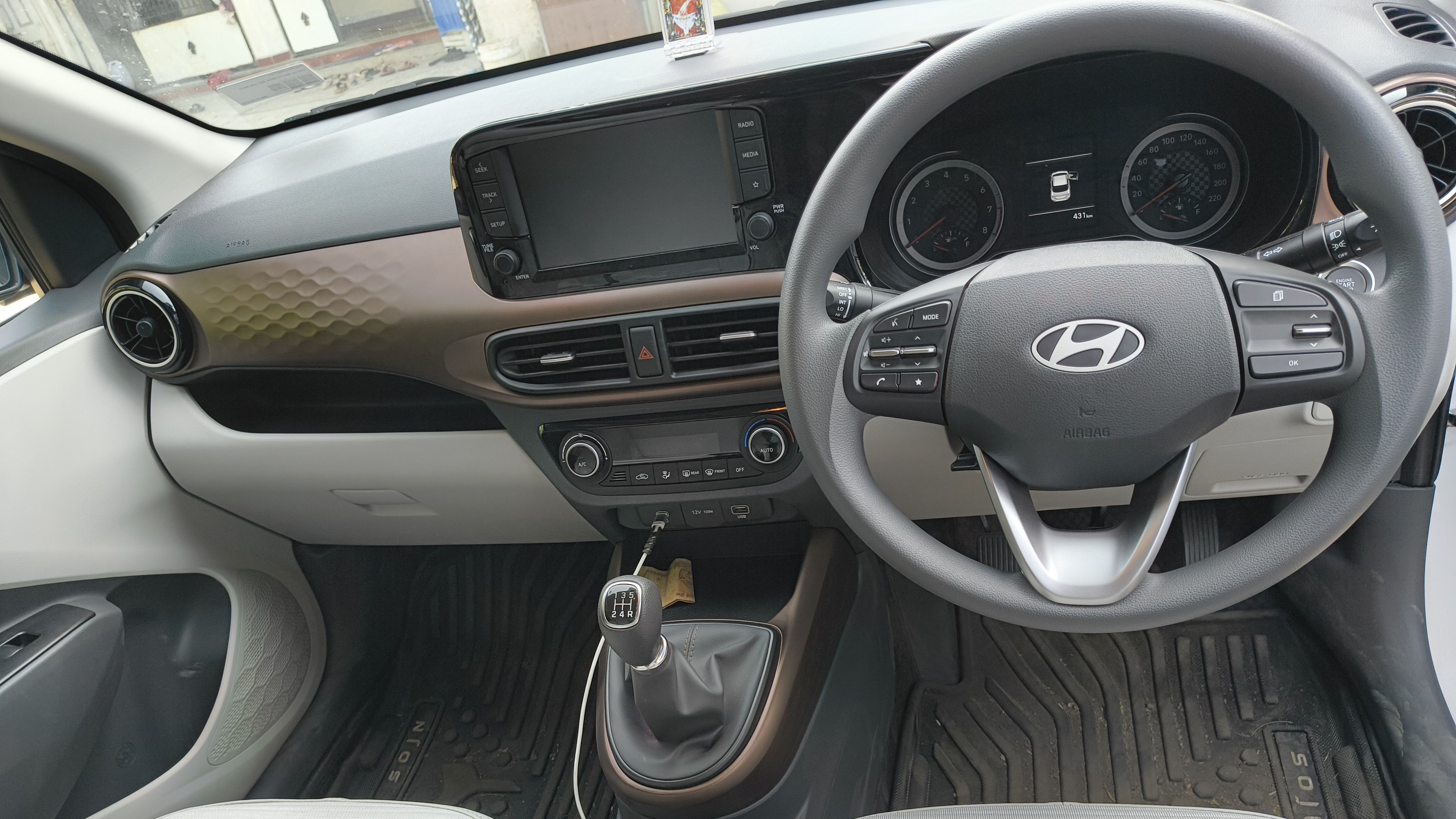 Hyundai Aura image 5