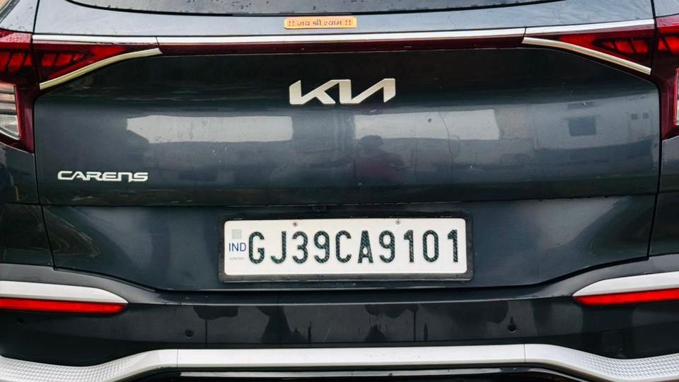 Kia Carens image 2