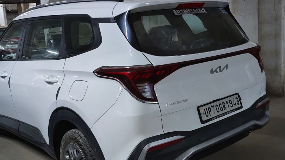Kia Carens image 2